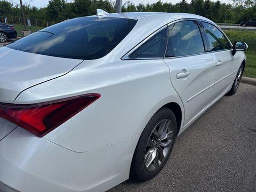 Wind Chill Pearl 2021 Toyota Avalon XLE