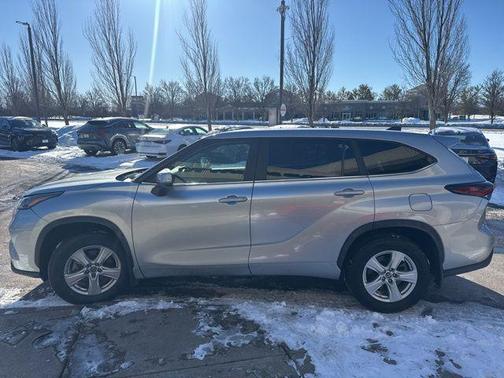 2024 Toyota Highlander LE