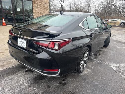 2019 Lexus ES 300h Base