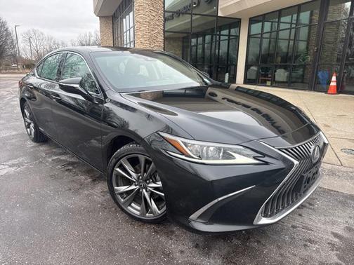 2019 Lexus ES 300h Base