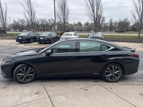 2019 Lexus ES 300h Base