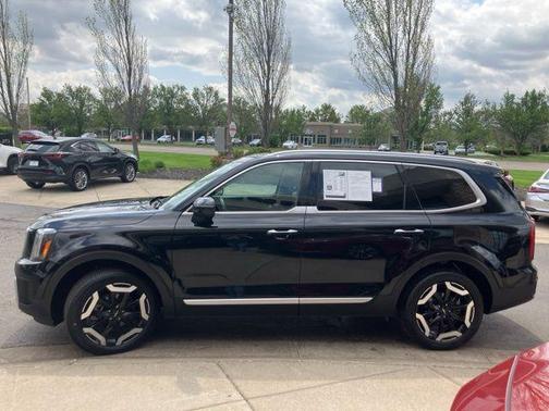 Ebony Black 2025 Kia Telluride S