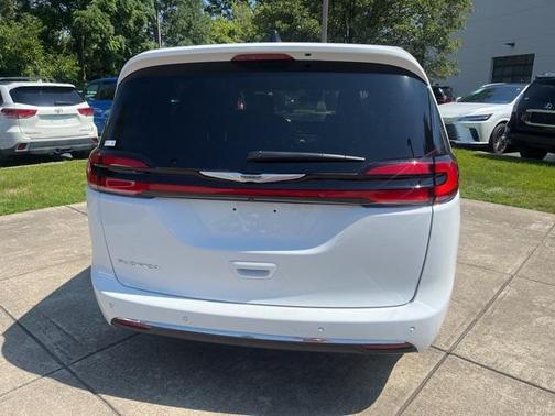 2025 Chrysler Pacifica L