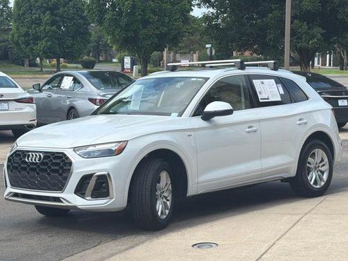 Glacier White Metallic 2023 Audi Q5 45 S line Premium
