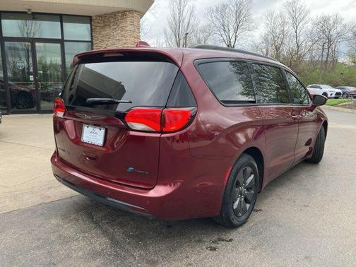 Velvet Red Pearlcoat 2020 Chrysler Pacifica Hybrid Limited