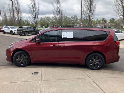 Velvet Red Pearlcoat 2020 Chrysler Pacifica Hybrid Limited