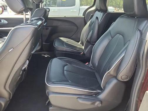 Velvet Red Pearlcoat 2020 Chrysler Pacifica Hybrid Limited