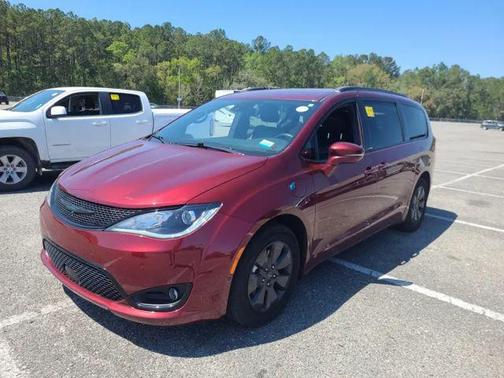 Velvet Red Pearlcoat 2020 Chrysler Pacifica Hybrid Limited