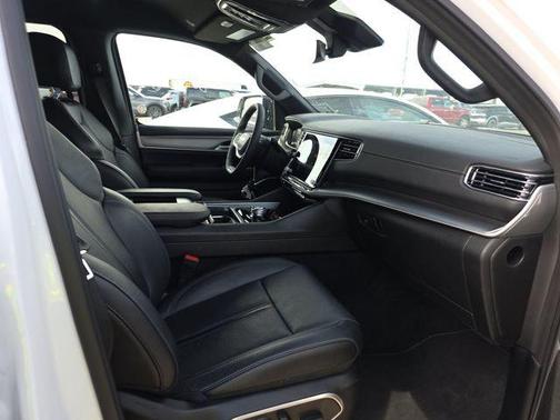 Bright White Clearcoat 2025 Jeep Wagoneer L Series II 4x4