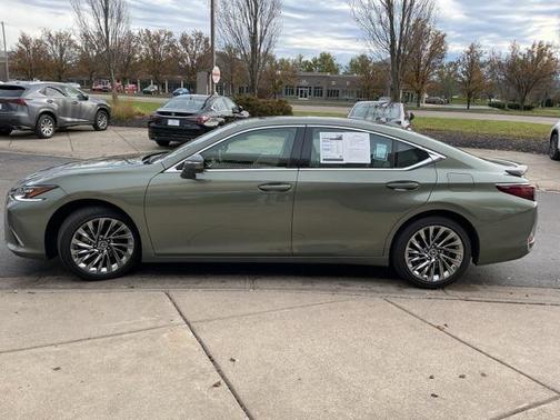 2025 Lexus ES 300h Ultra Luxury