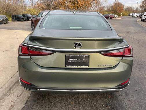 2025 Lexus ES 300h Ultra Luxury