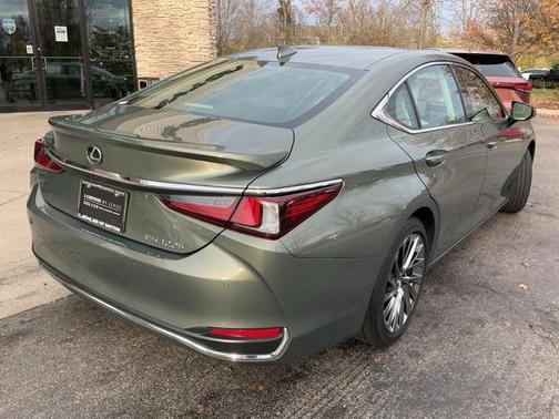 2025 Lexus ES 300h Ultra Luxury