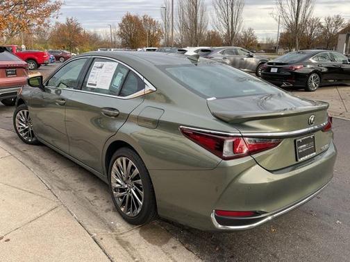 2025 Lexus ES 300h Ultra Luxury