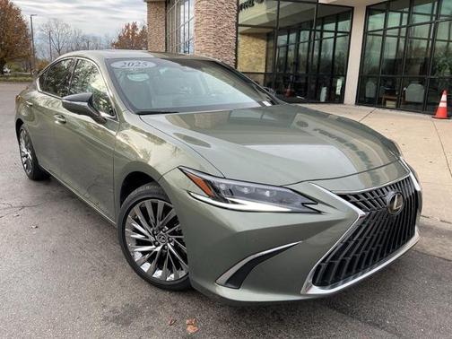 2025 Lexus ES 300h Ultra Luxury