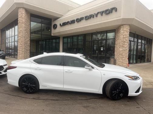 2022 Lexus ES 300h F SPORT