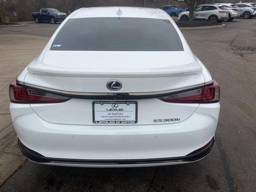 2022 Lexus ES 300h F SPORT