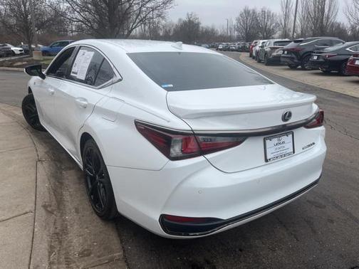 2022 Lexus ES 300h F SPORT