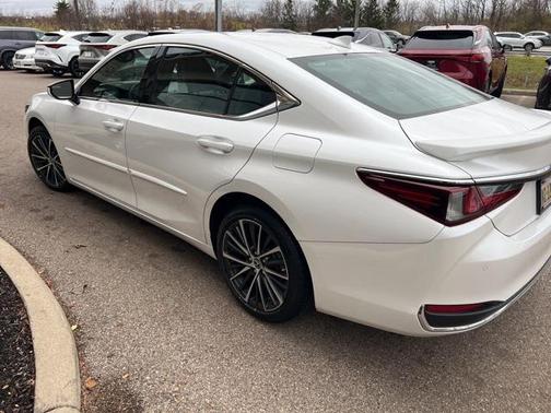 2023 Lexus ES 250 Base