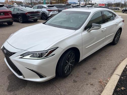 2023 Lexus ES 250 Base