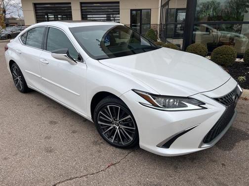 2023 Lexus ES 250 Base