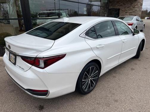 2023 Lexus ES 250 Base