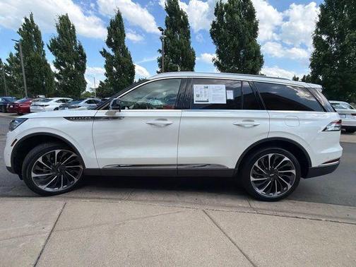 Pristine White Metallic Tri-Coat 2024 Lincoln Aviator Reserve AWD