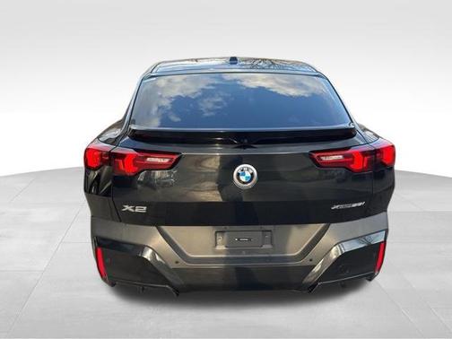 Black Sapphire Metallic 2025 BMW X2 xDrive28i