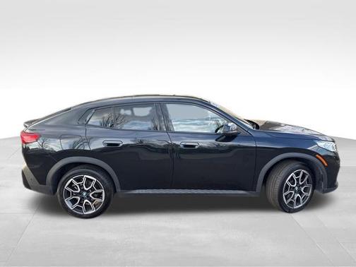 Black Sapphire Metallic 2025 BMW X2 xDrive28i