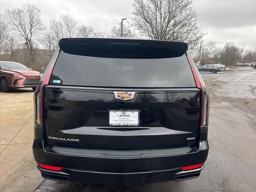 2023 Cadillac Escalade Sport
