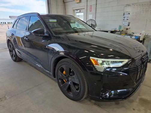 Mythos Black Metallic 2023 Audi e-tron Premium Plus quattro