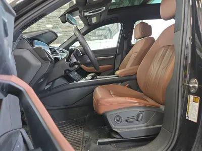 Mythos Black Metallic 2023 Audi e-tron Premium Plus quattro