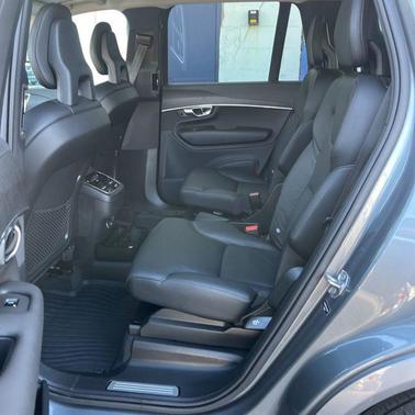 2020 Volvo XC90 T6 Momentum