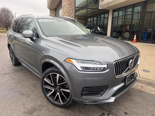 2020 Volvo XC90 T6 Momentum