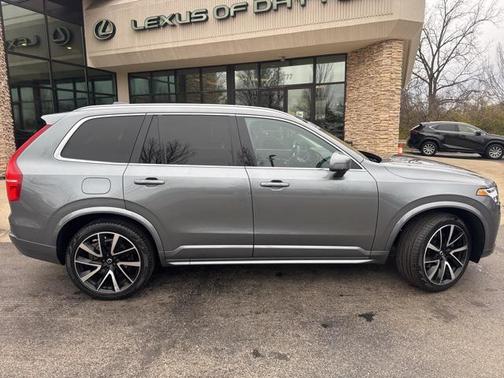 2020 Volvo XC90 T6 Momentum