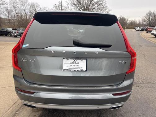 2020 Volvo XC90 T6 Momentum