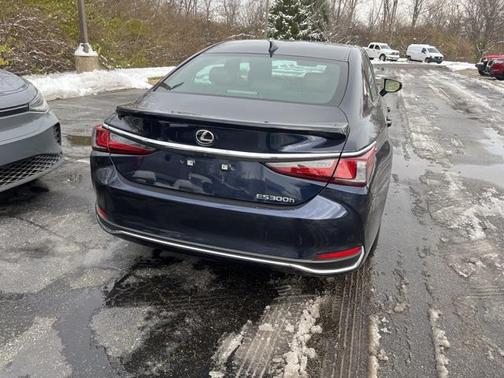 2025 Lexus ES 300h Base