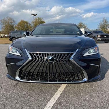 2025 Lexus ES 300h Base