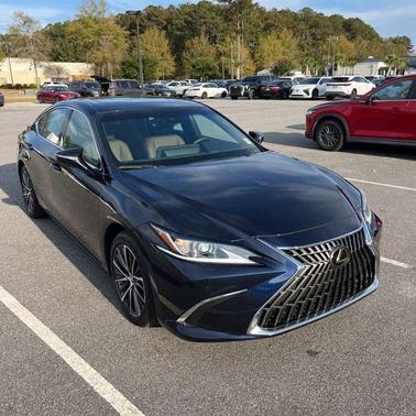 2025 Lexus ES 300h Base