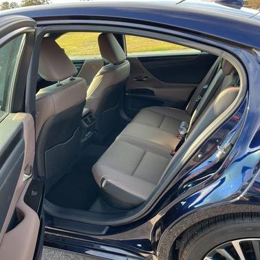 2025 Lexus ES 300h Base