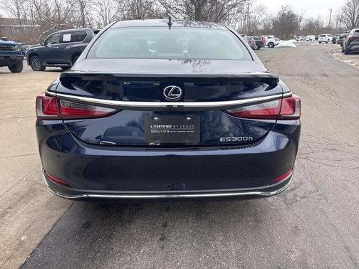 2025 Lexus ES 300h Base