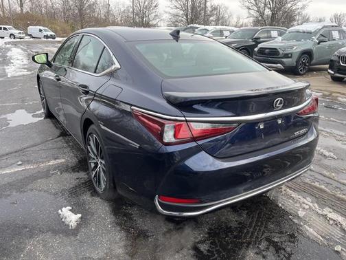 2025 Lexus ES 300h Base