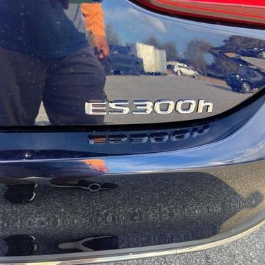 2025 Lexus ES 300h Base