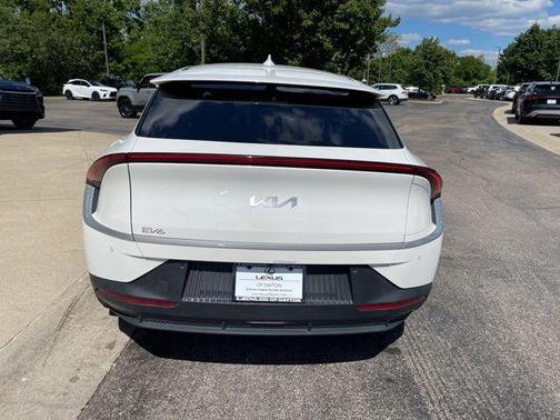 Snow White Pearl 2024 Kia EV6 Light