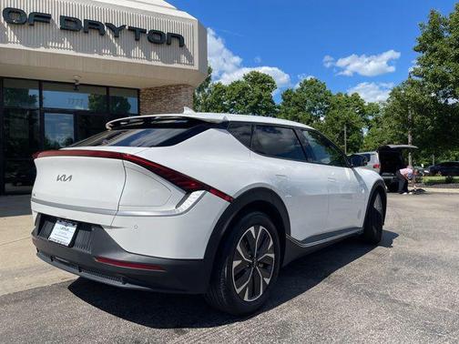 Snow White Pearl 2024 Kia EV6 Light