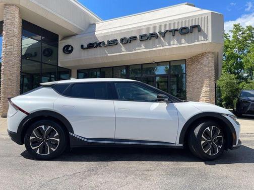 Snow White Pearl 2024 Kia EV6 Light