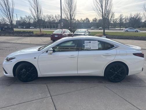 2025 Lexus ES 300h Base