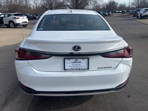 2025 Lexus ES 300h Base