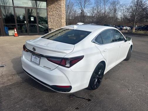 2025 Lexus ES 300h Base