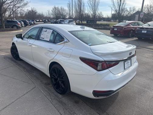 2025 Lexus ES 300h Base