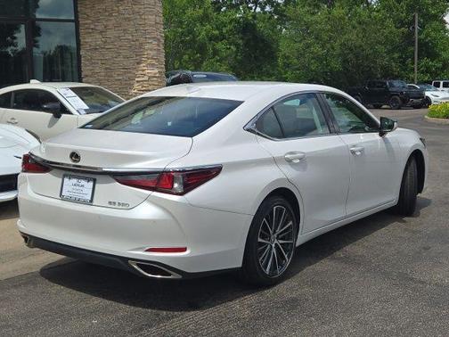White Pearl 2024 Lexus ES 350 Base